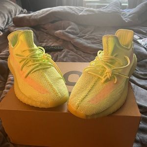 Yeezy 350 Glow green sz 13